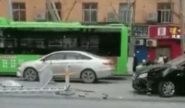 邓州车祸最新爆料,悲剧现场细节曝光，调查深入展开